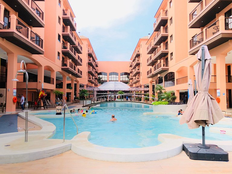 Studio em Jurerê melhor resort pé na areia JBV464 Seazone