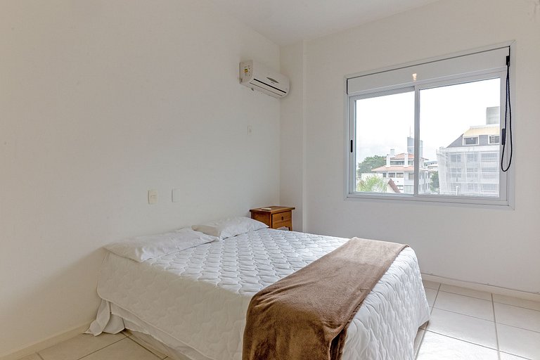 Apartamento em Jurerê enorme próximo da praia AYA201 Seazone