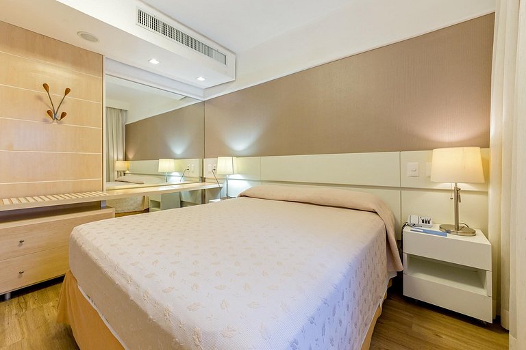 Suíte vista mar e piscina resort em Jurerê JBV462 Seazone