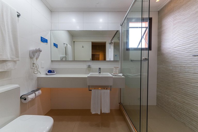 Suite vista mar y piscina resort en Jurerê JBV462 Seazone