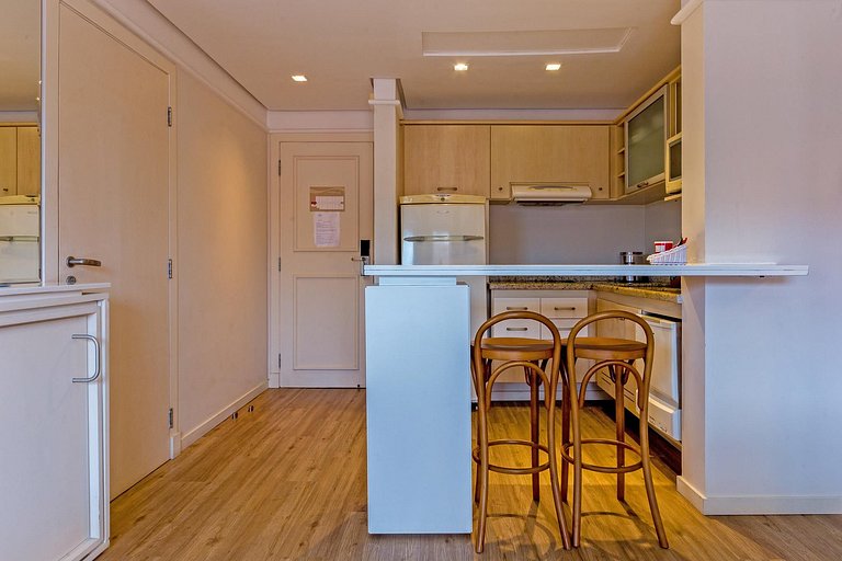 Suite vista mar y piscina resort en Jurerê JBV462 Seazone