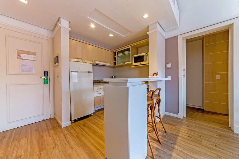 Suíte vista mar e piscina resort em Jurerê JBV462 Seazone