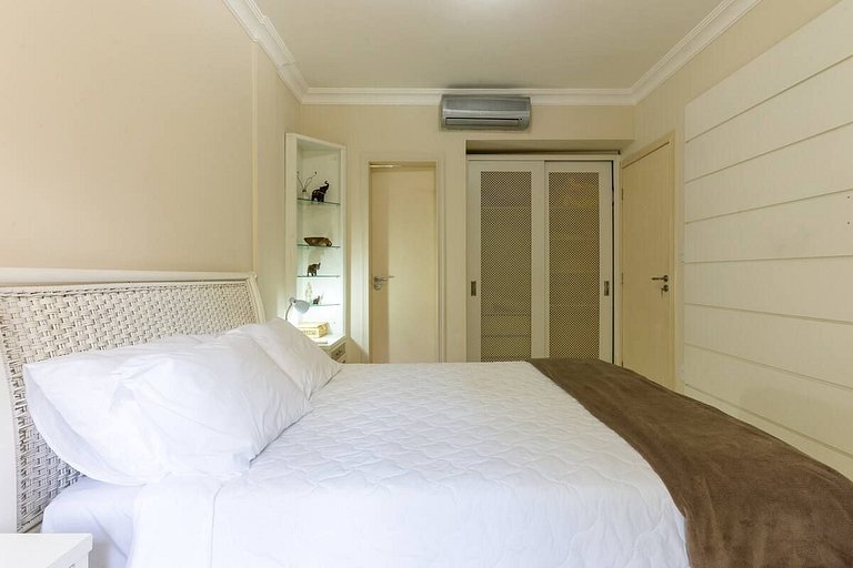 Apartamento em Jurerê amplo aconchegante ótimo VDI208Seazone