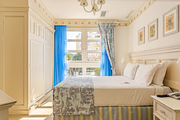 Suite Resort con vistas a la piscina ILC4102