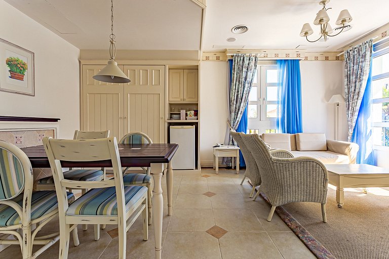 Suite Resort con vistas a la piscina ILC4102