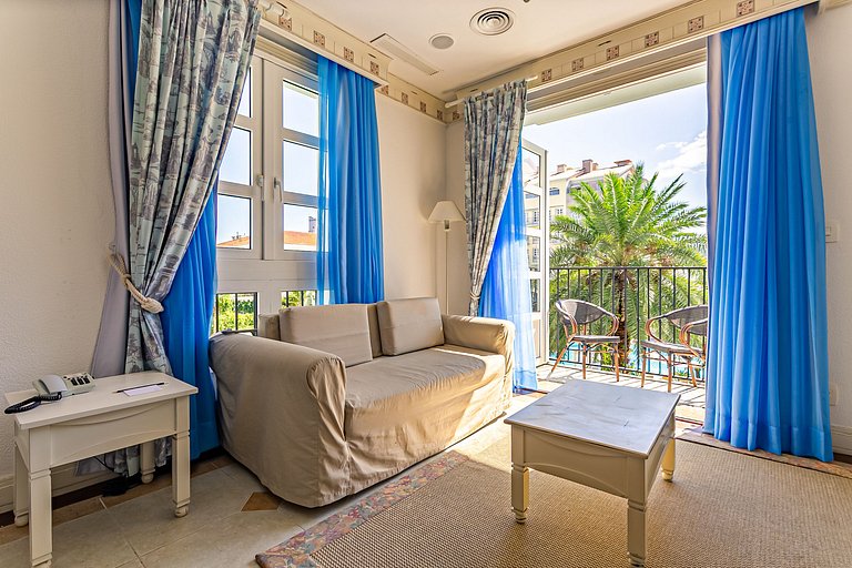 Suite Resort con vistas a la piscina ILC4102