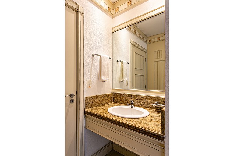 Suite Resort con vistas a la piscina ILC4102