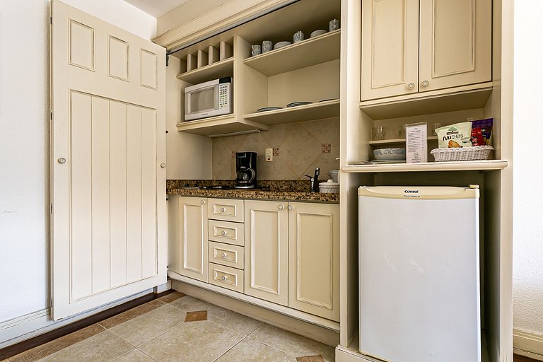 Suite Resort con vistas a la piscina ILC4102