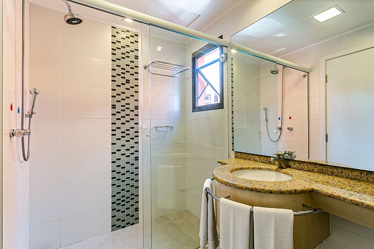 Apartamento con vistas a la piscina y al mar en Jurere - JBV