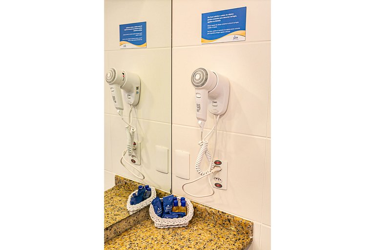 Apto com vista para a piscina e mar em Jurerê JBV306