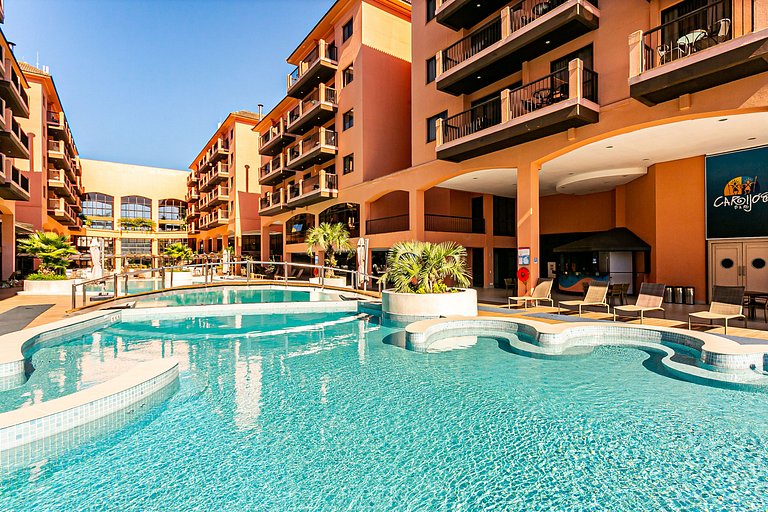 Conforto. c/ varanda em Cond. c/ piscina JBV0432