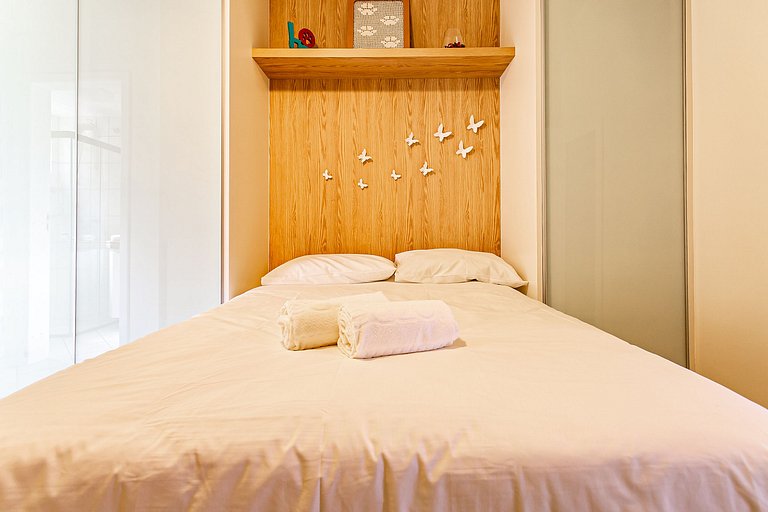 Apto com sacada e churrasq 100m Praia Brava COI302