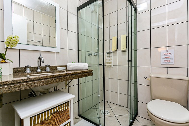 Apto com sacada e churrasq 100m Praia Brava COI302