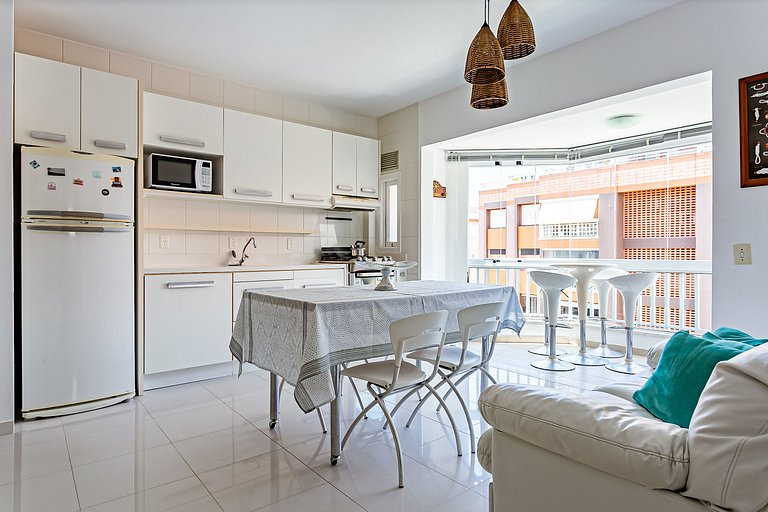 Apartamento con balcón en Open Shopping Jurerê