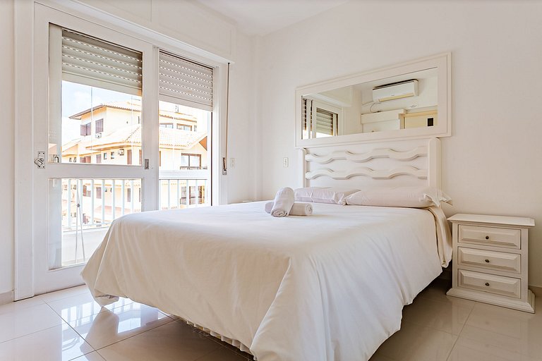 Apartamento con balcón en Open Shopping Jurerê