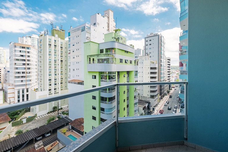 Apto com varanda 400m do mar B Camboriú RFT505