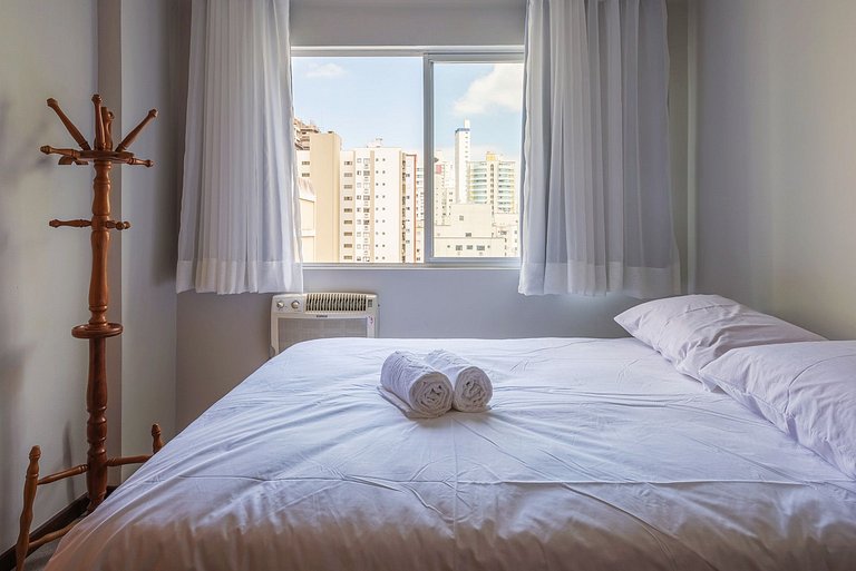 Apto com varanda 400m do mar B Camboriú RFT505