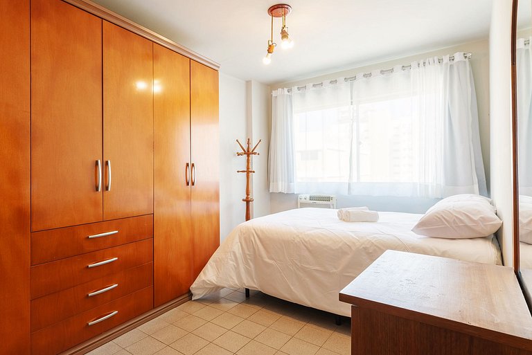 Apto com varanda 400m do mar B Camboriú RFT505