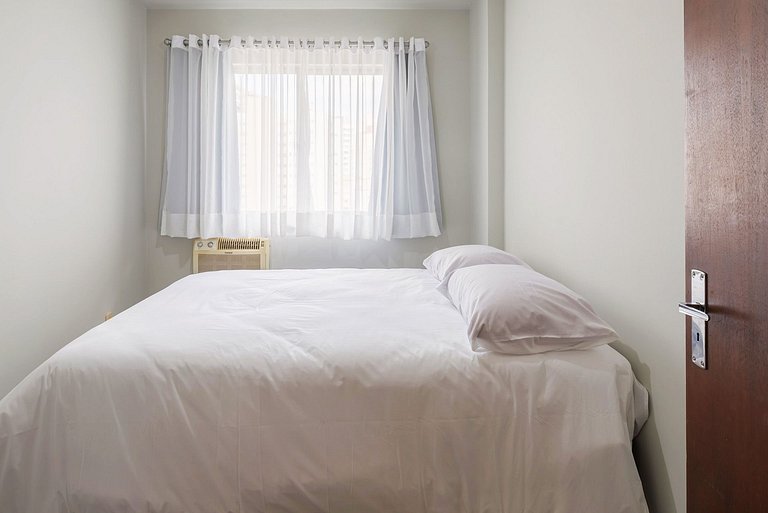 Apto com varanda 400m do mar B Camboriú RFT505