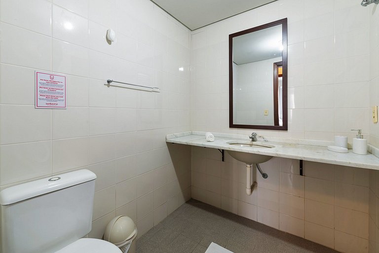 Apto com varanda 400m do mar B Camboriú RFT505