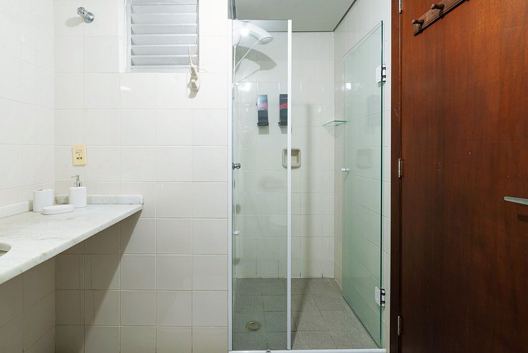 Apto com varanda 400m do mar B Camboriú RFT505