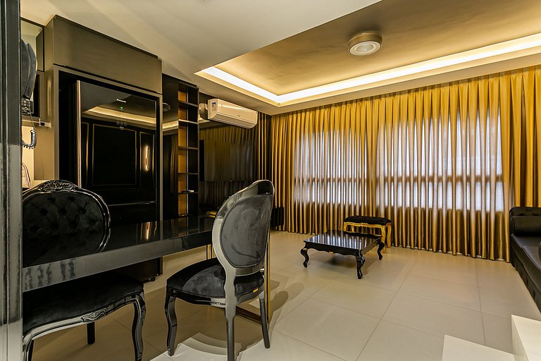 Apto de 2 andares com jacuzzi em Jurerê JRR410