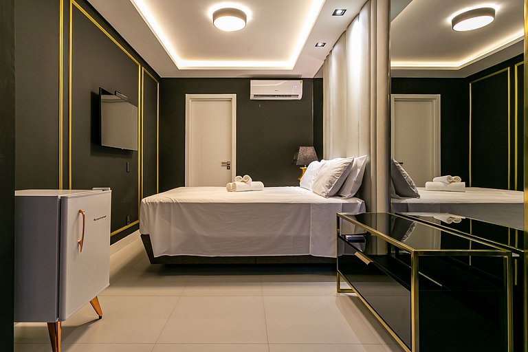 Apto de 2 andares com jacuzzi em Jurerê JRR410