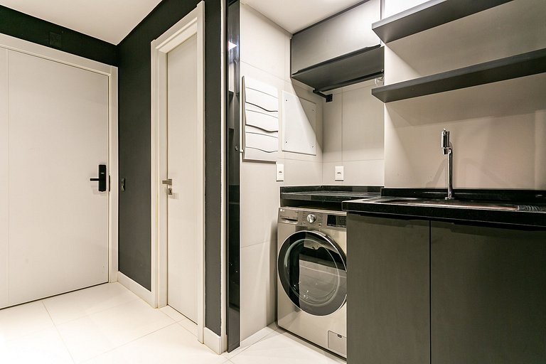 Apto de 2 andares com jacuzzi em Jurerê JRR410