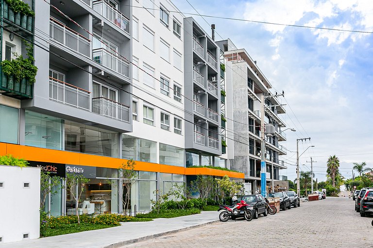 Apartamento de 2 plantas con jacuzzi en Jurerê JRR410