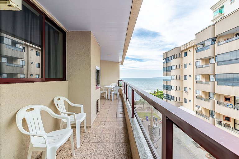 Apto pé na areia vista mar em Meia Praia EVB308