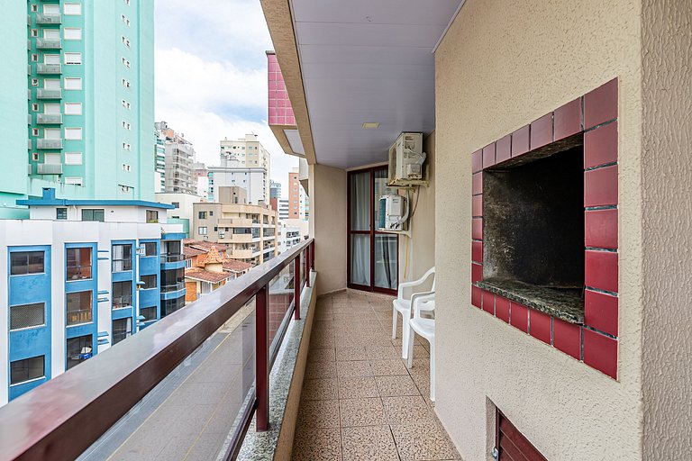 Apto pé na areia vista mar em Meia Praia EVB308