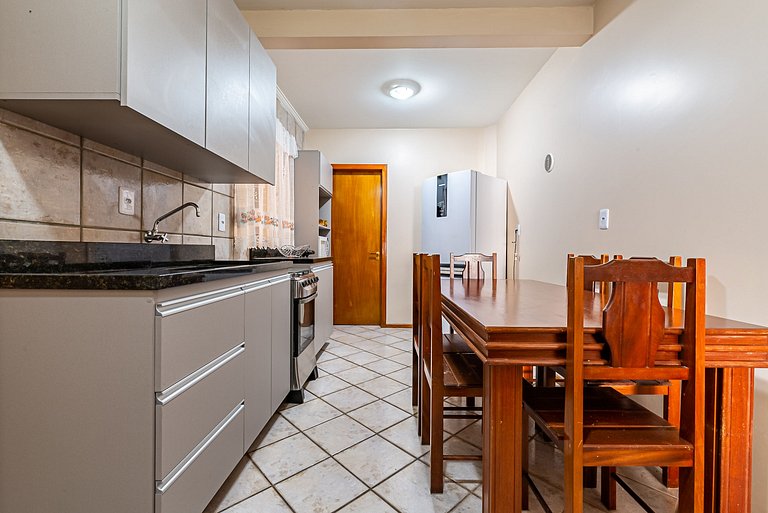 Apto pé na areia vista mar em Meia Praia EVB308