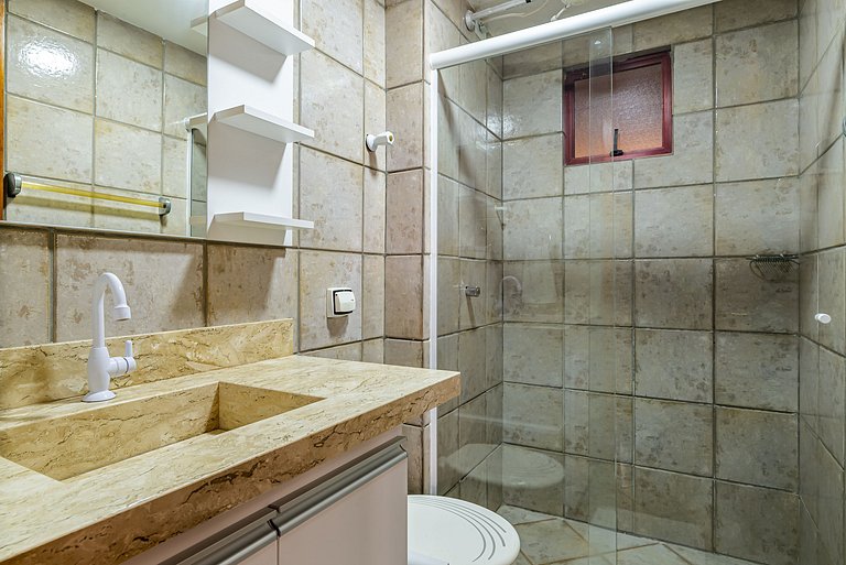 Apto pé na areia vista mar em Meia Praia EVB308