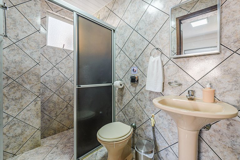 Confortável apto a 3min da Praia Bombinhas CRA304