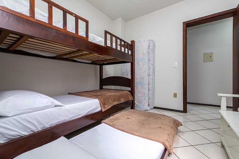 Confortável apto a 3min da Praia Bombinhas CRA304