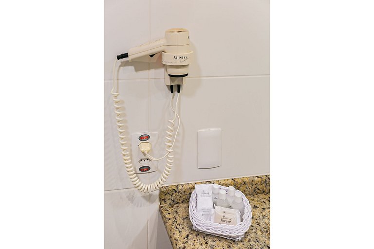 Suíte c/vista piscina resort de luxo Jurerê JBV348