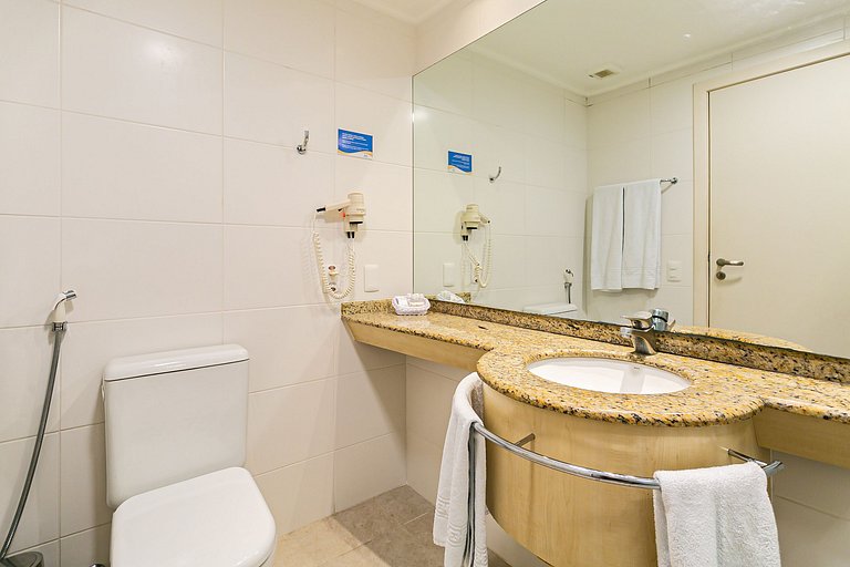 Suite c/vista piscina resort de lujo Jurerê JBV348