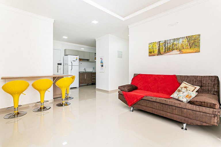 Apto com churrasqueira a 4min da praia RMI201