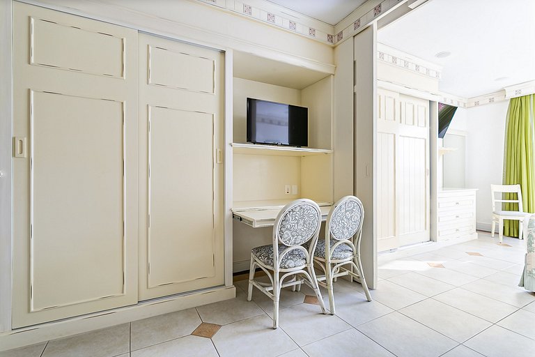 Increíble estudio con vistas a la piscina ILC1406