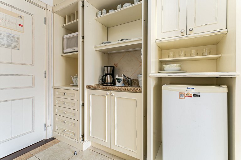 Increíble estudio con vistas a la piscina ILC1406