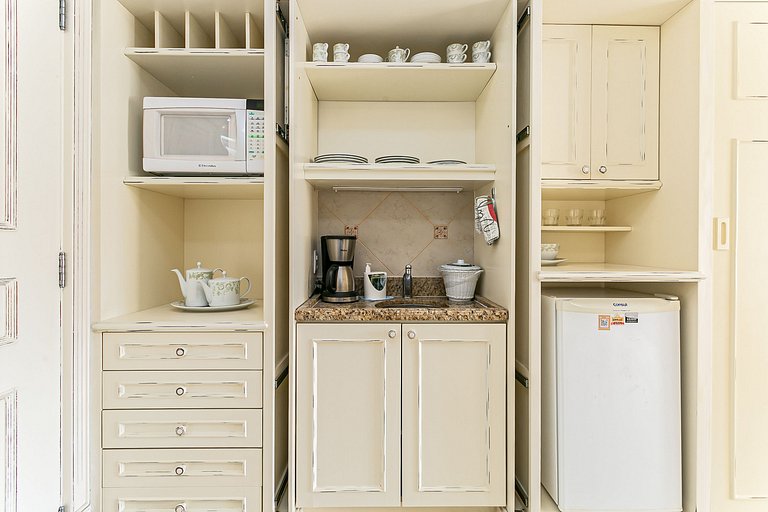 Increíble estudio con vistas a la piscina ILC1406