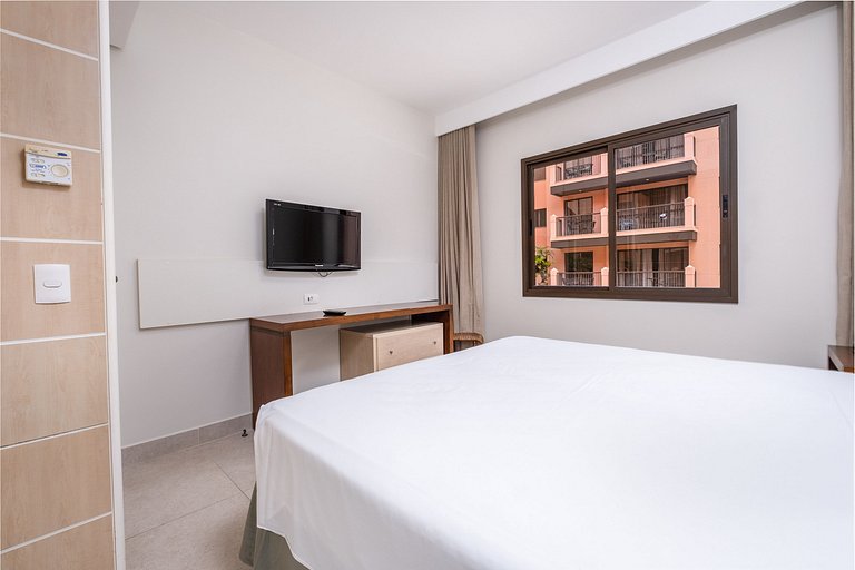 Belo apto c/ piscina em resort de luxo JBV152