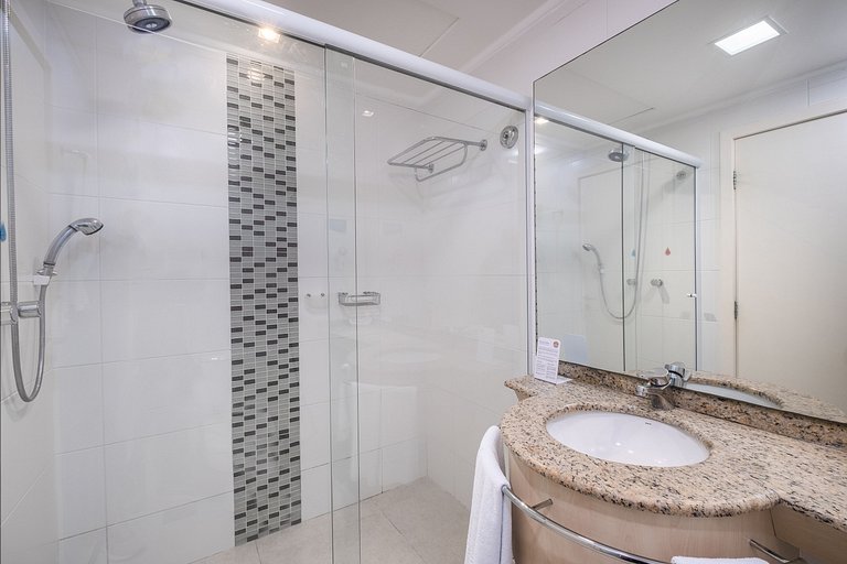 Belo apto c/ piscina em resort de luxo JBV152