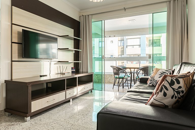 Apto c/varanda a 4min da praia de Bombas COL102