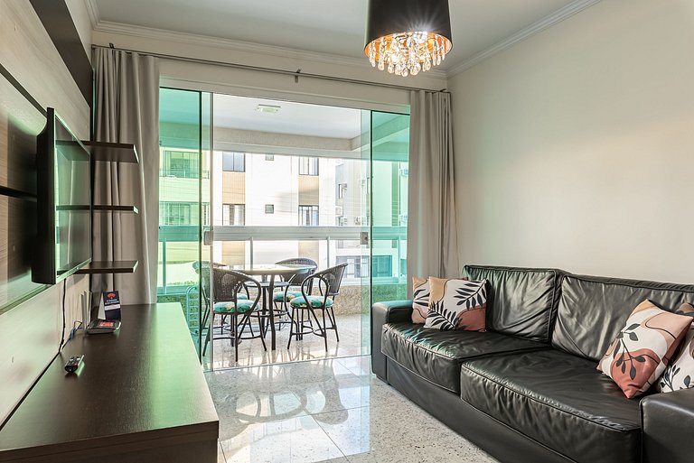 Apto c/varanda a 4min da praia de Bombas COL102