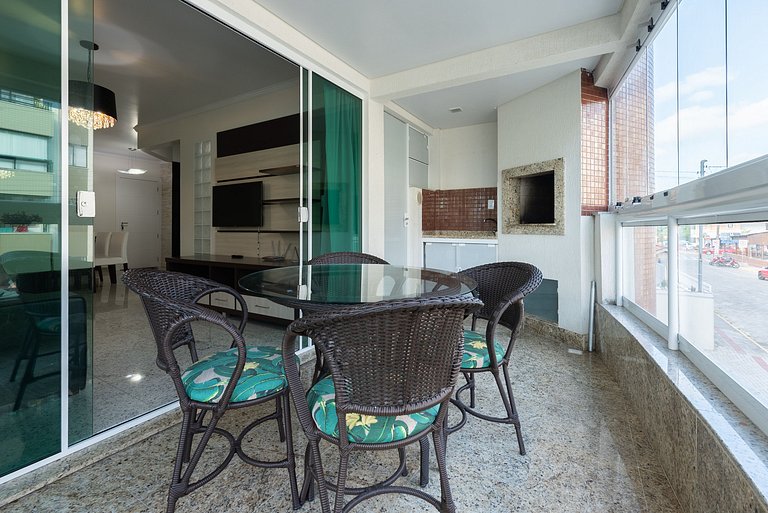 Apto c/varanda a 4min da praia de Bombas COL102