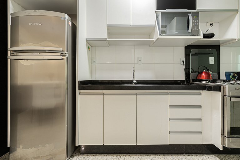 Apto c/varanda a 4min da praia de Bombas COL102