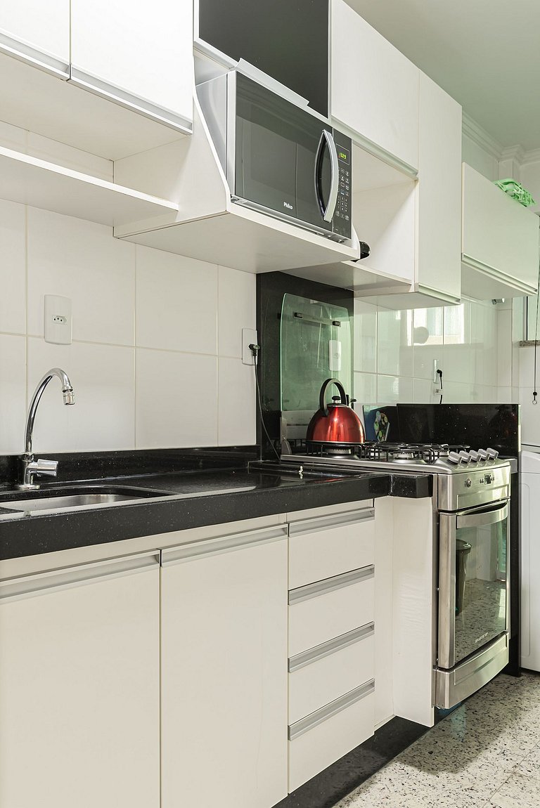 Apto c/varanda a 4min da praia de Bombas COL102