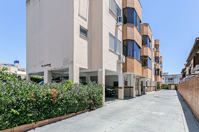 Belo apto a 750 m da praia dos Ingleses LGR204