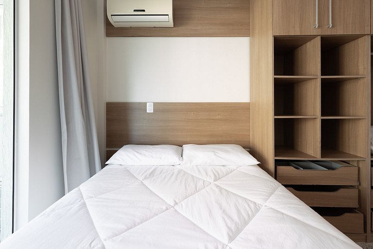 Apto c/varanda a 4min da praia de Bombas COL102